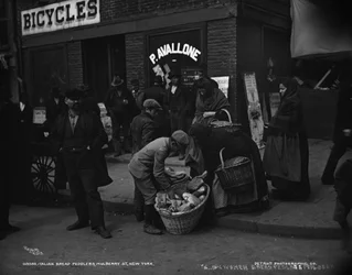 Italian Bread Peddlers, Mulberry St., New York
